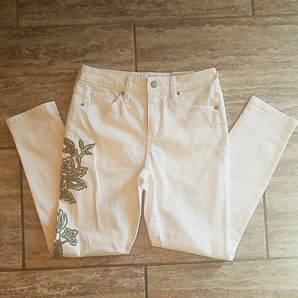 Universal Thread / HighRise Skinny Crop Size  0